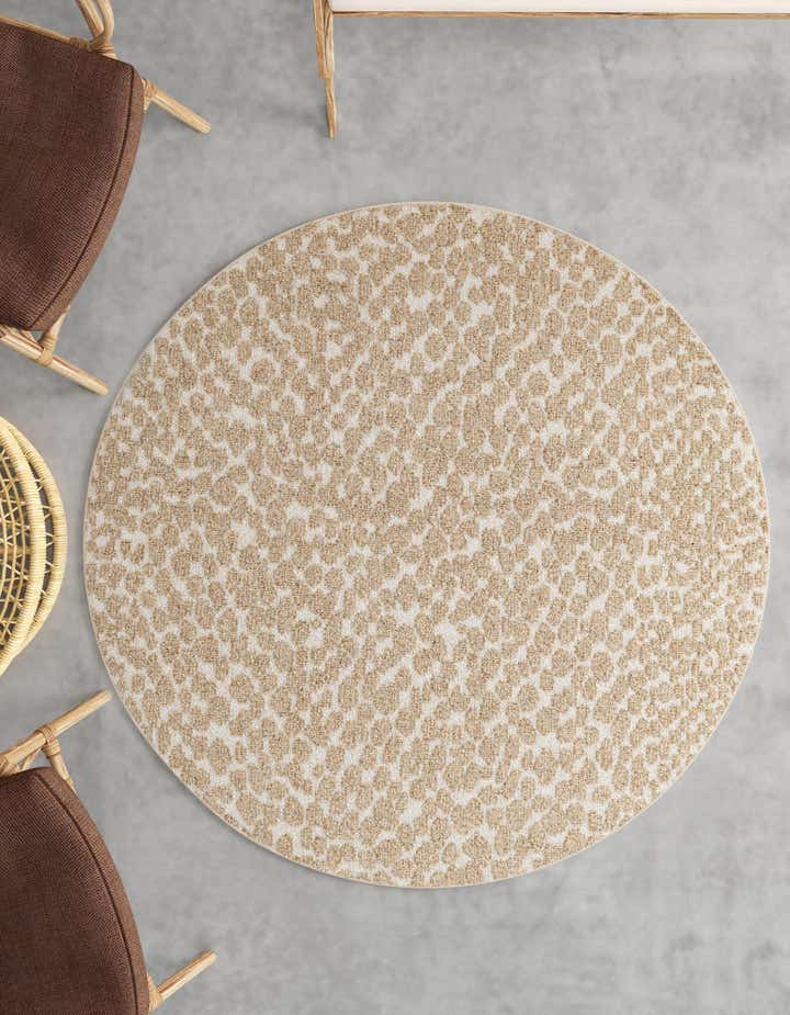 7' 10 x 7' 10 Easy-Clean Safari Indoor / Outdoor Round Rug