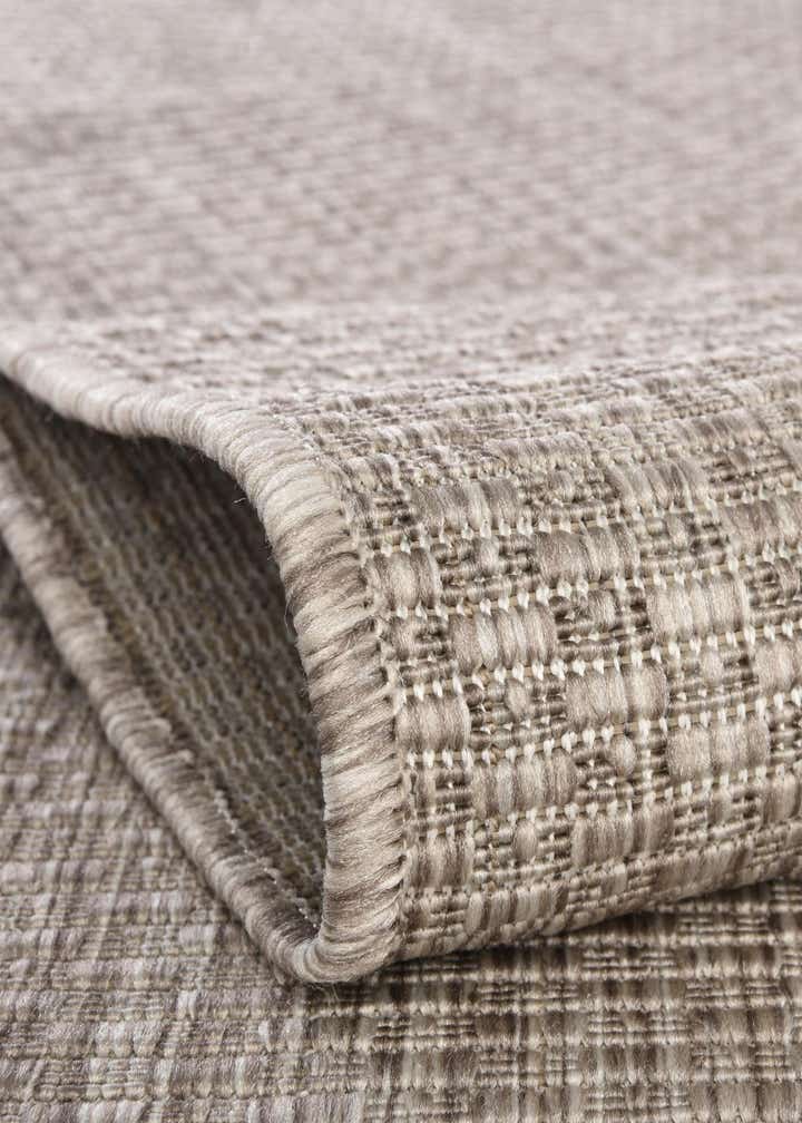6' 1 x 6' 1 Easy-Clean Solid Indoor / Outdoor Round Rug