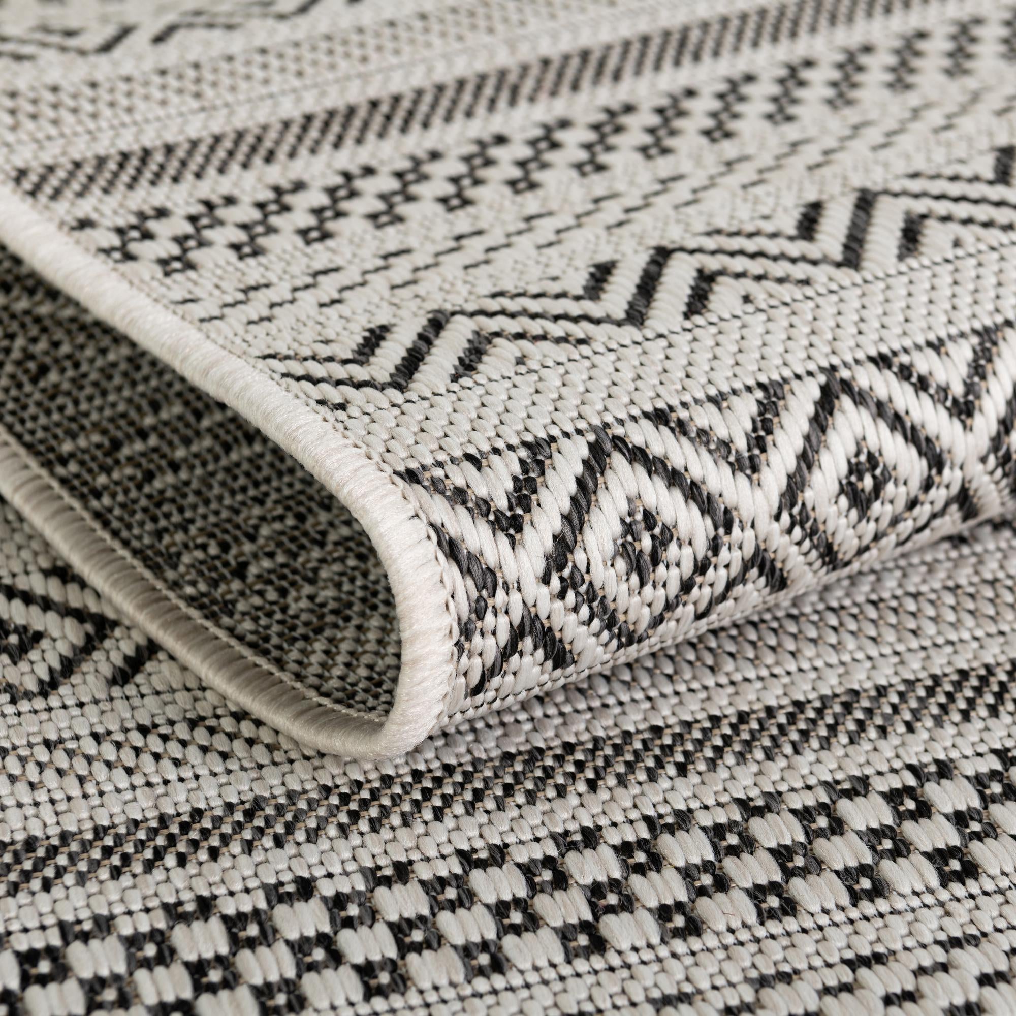 4' x 4' Easy-Clean Striped Indoor / Outdoor Round Rug
