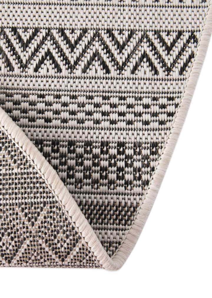 5' 3 x 5' 3 Easy-Clean Striped Indoor / Outdoor Round Rug