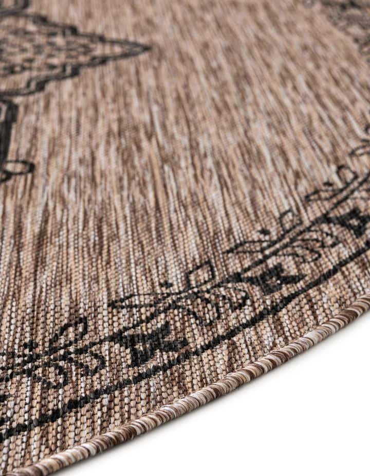 10' x 10' Easy-Clean Traditional Indoor / Outdoor Round Rug