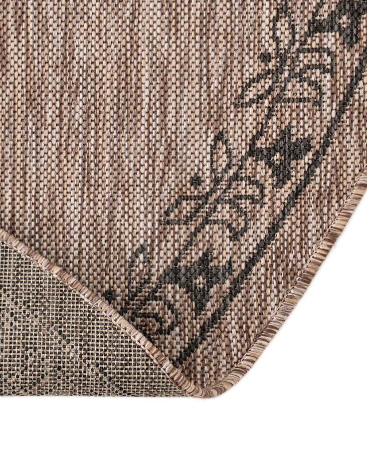 Detail image of 10' x 10' Easy-Clean Traditional Indoor / Outdoor Round Rug