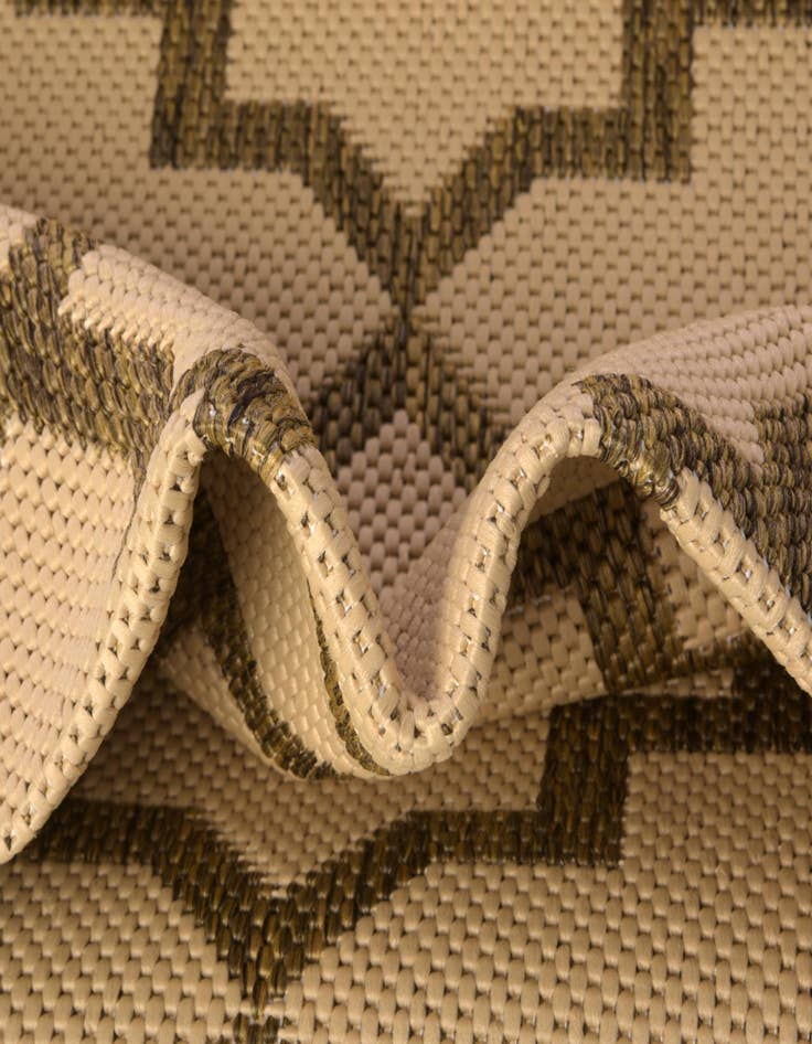 Detail image of 6' x 6' Easy-Clean Trellis Indoor / Outdoor Round Rug