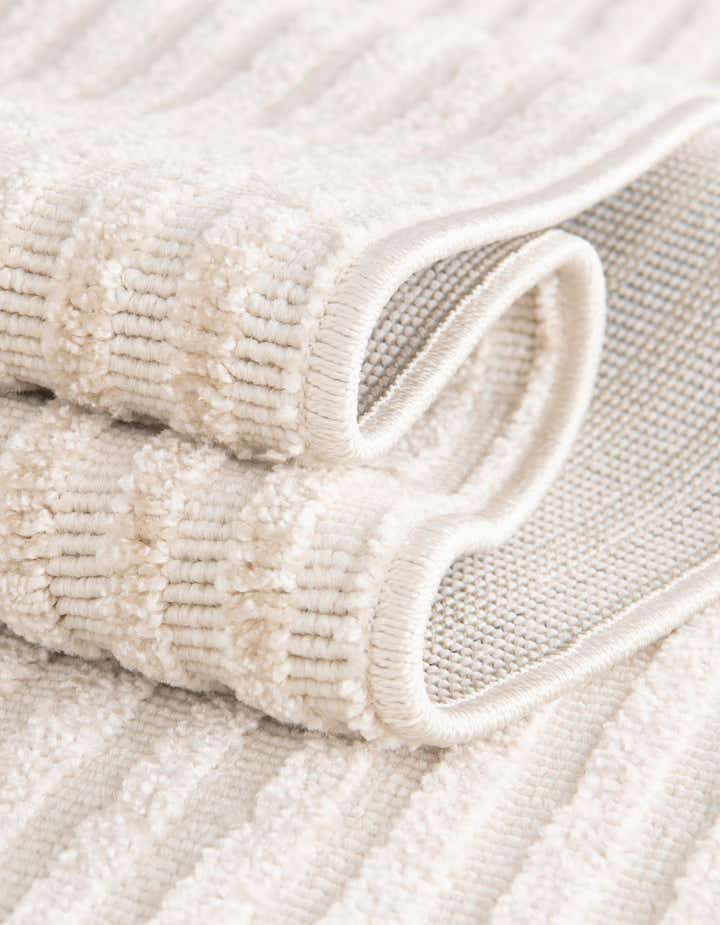 3' x 3' Easy-Clean Sabrina Soto Indoor / Outdoor Round Rug