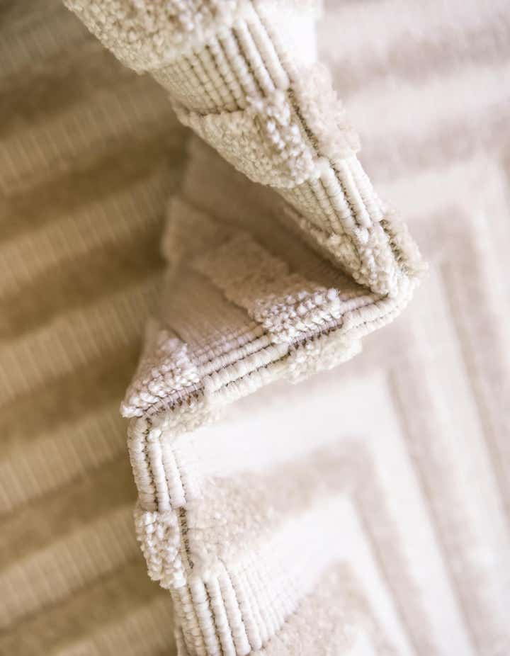 3' x 3' Easy-Clean Sabrina Soto Indoor / Outdoor Round Rug