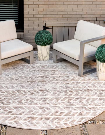 8' x 8' Easy-Clean Sabrina Soto Aston Indoor / Outdoor Round Rug