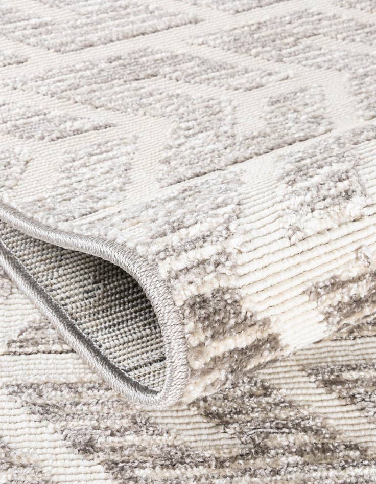 Detail image of 8' x 8' Easy-Clean Sabrina Soto Aston Indoor / Outdoor Round Rug