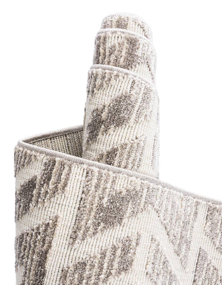 Detail image of 8' x 8' Easy-Clean Sabrina Soto Aston Indoor / Outdoor Round Rug