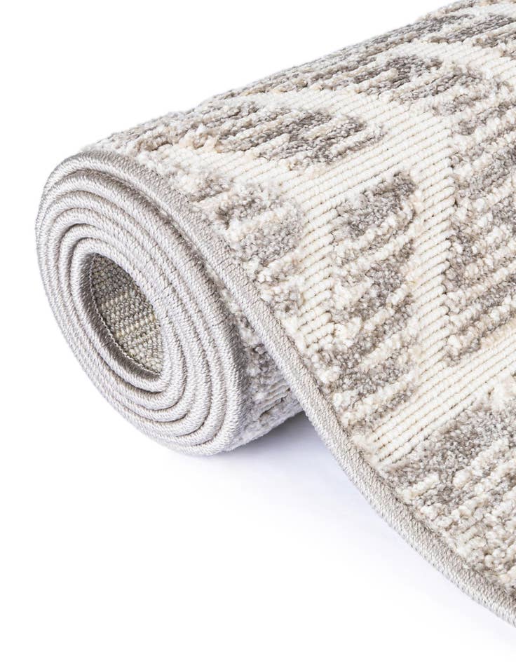 Detail image of 8' x 8'  Washable Sabrina Soto Aston Indoor / Outdoor Round Rug