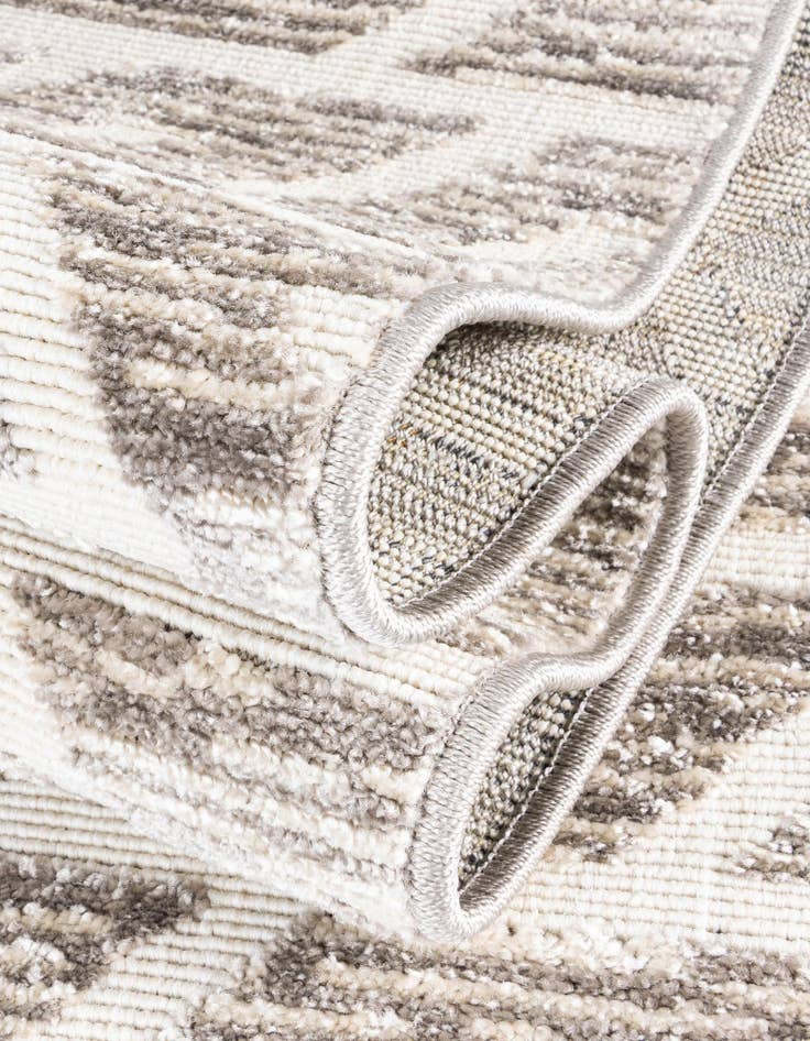 Detail image of 8' x 8' Easy-Clean Sabrina Soto Aston Indoor / Outdoor Round Rug