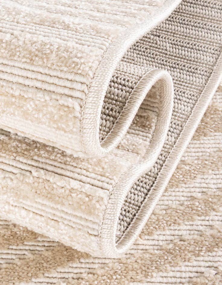 Detail image of 8' x 8' Easy-Clean Sabrina Soto Hudson Indoor / Outdoor Round Rug