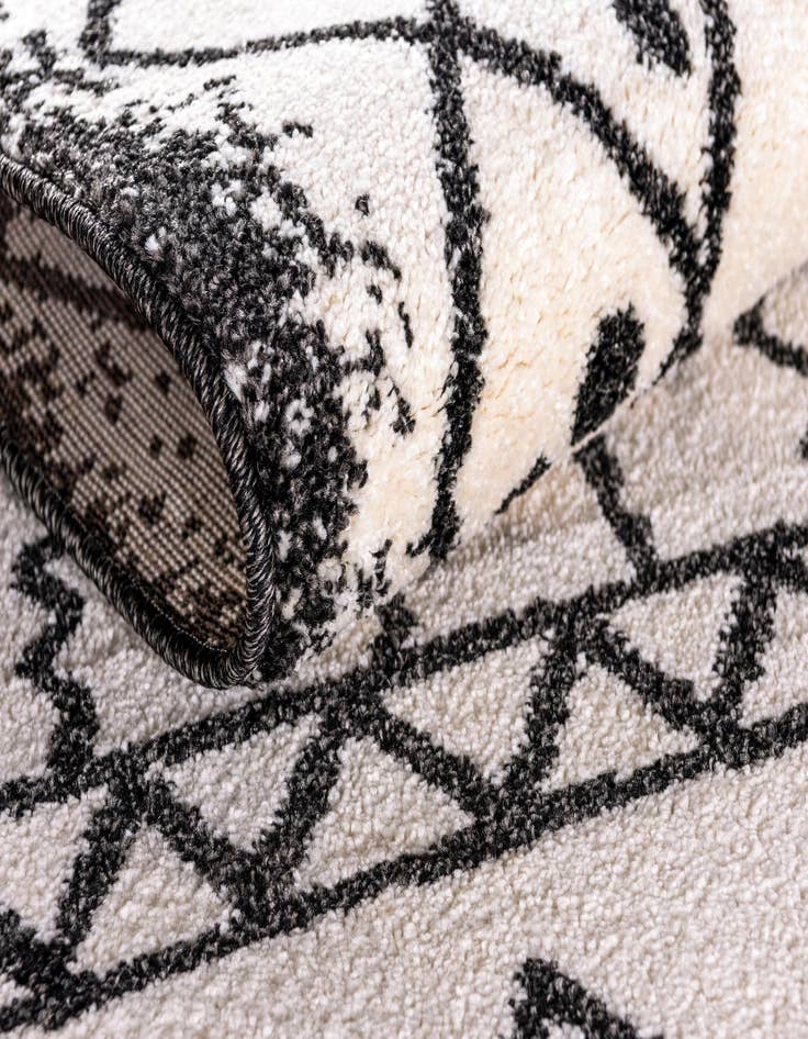 Detail image of 3' 3 x 3' 3 Tangier Round Rug