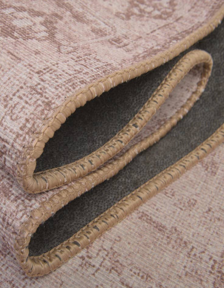 Detail image of 7' 6 x 7' 6 Washable Timeless Round Rug