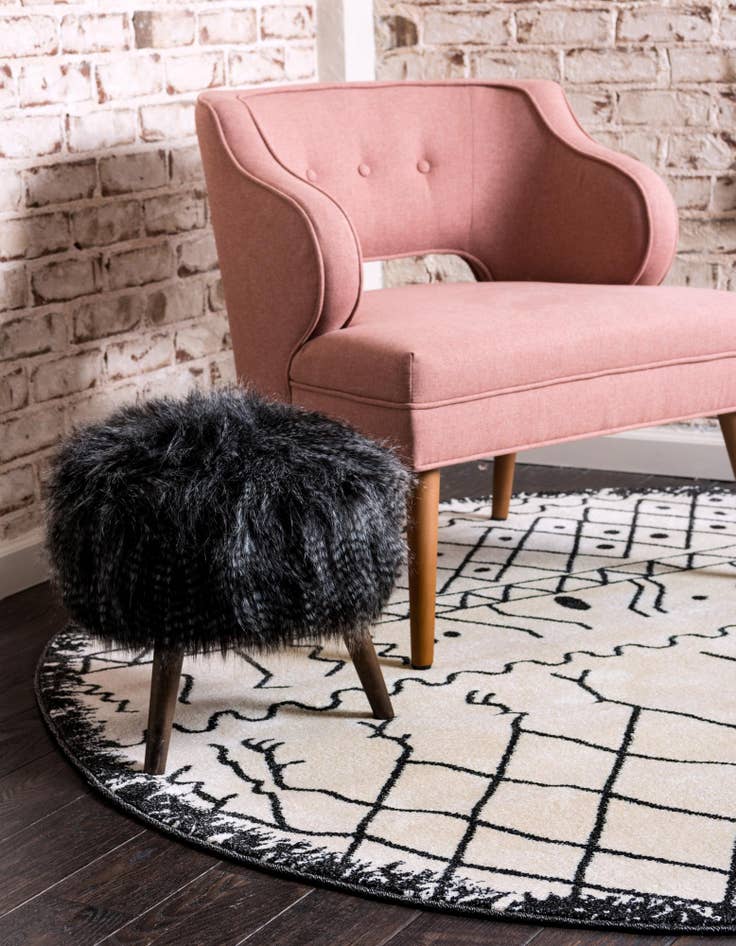 Detail image of 3' 3 x 3' 3 Titania Round Rug