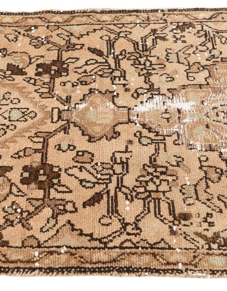 Detail image of 2' 7 x 8' 9  Hand Knotted Ultra Vintage Persian Wool Round Rug