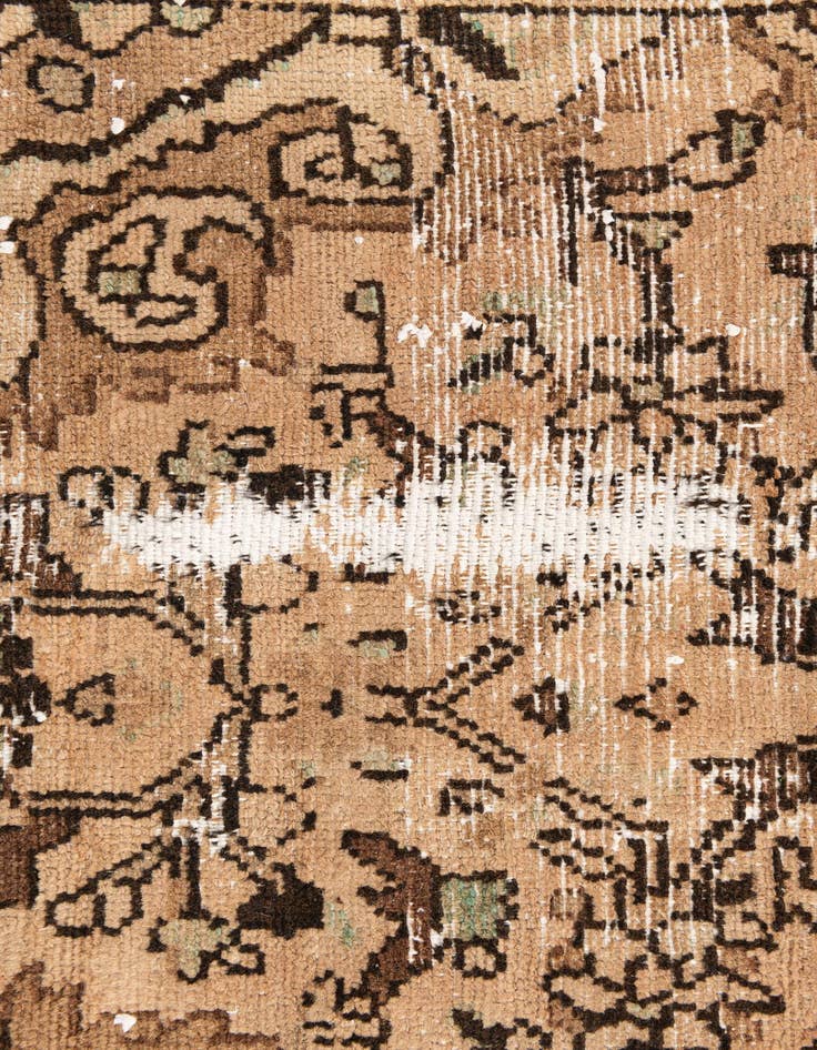 Detail image of 2' 7 x 8' 9  Hand Knotted Ultra Vintage Persian Wool Round Rug