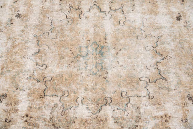 Detail image of 8' 4 x 8' 4 Hand Knotted Ultra Vintage Persian Wool Round Rug
