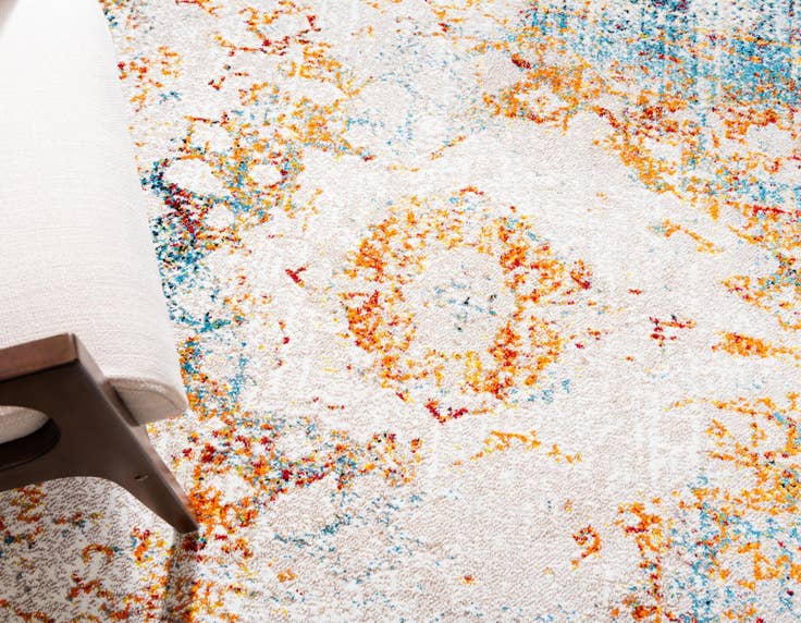 Detail image of 4' x 4' Venice Round Rug