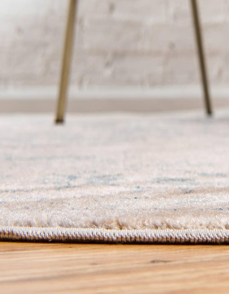 Detail image of 6' x 6' Victoria Round Rug