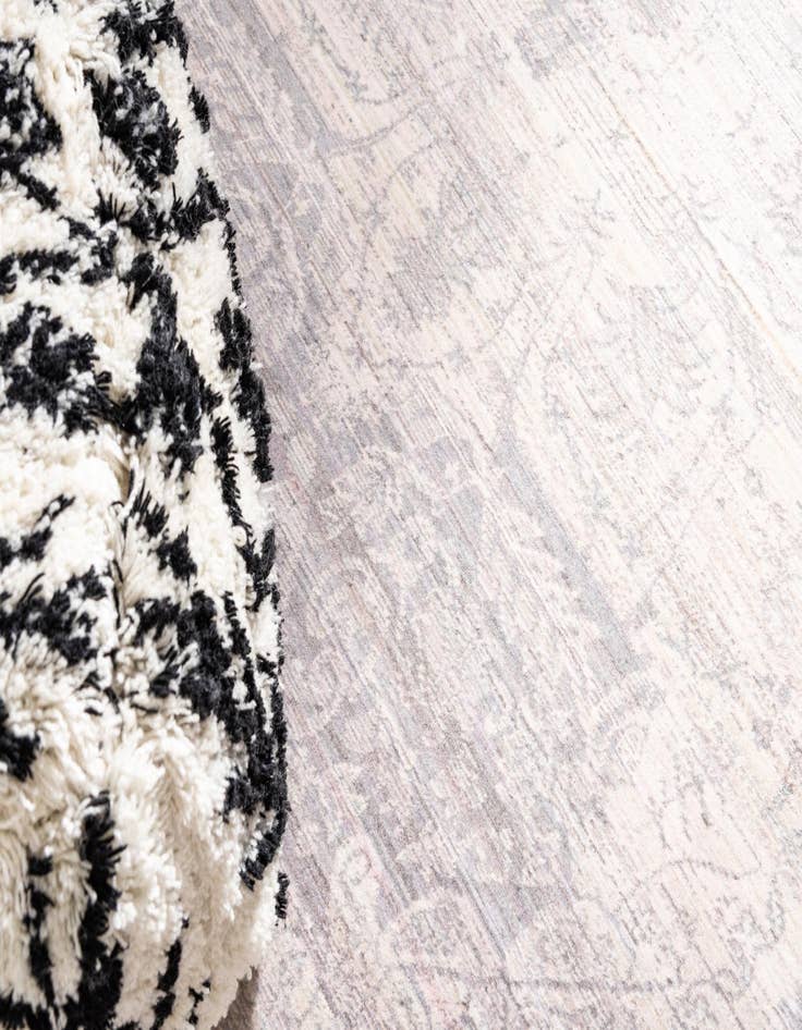 Detail image of 2' 7 x 9' 10 Alexis Runner Rug