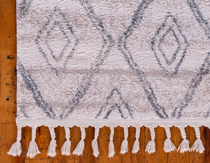Detail image of 2' 4 x 6' Atlas Runner Rug