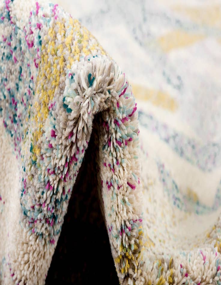 Detail image of 2' 7 x 10'  Washable Capri Runner Rug