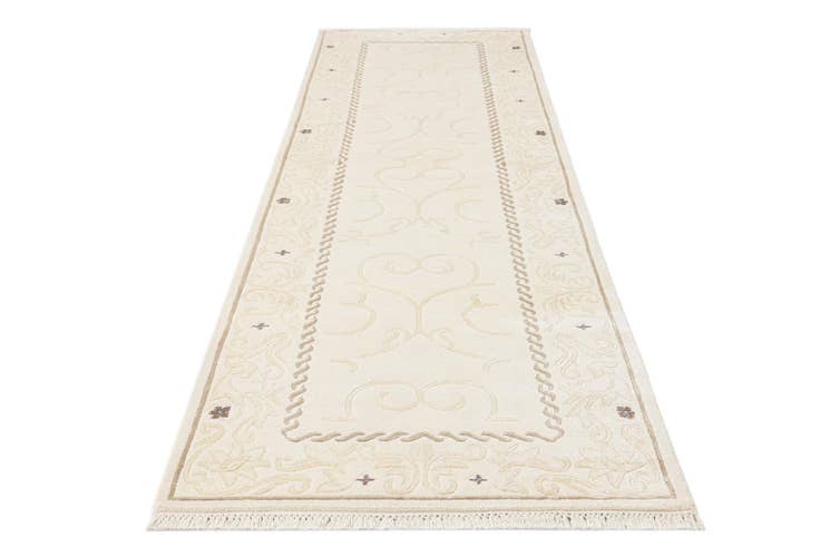 Detail image of 2' 8 x 10' Hand Knotted Darya Wool Runner Rug