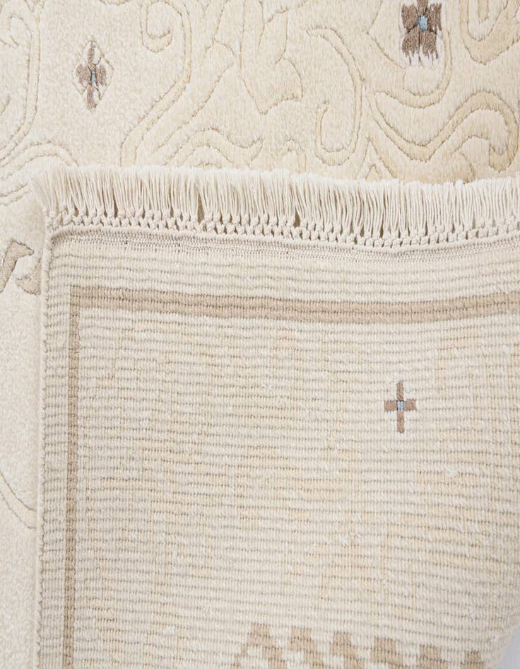 Detail image of 2' 8 x 10'  Hand Knotted Darya Wool Runner Rug