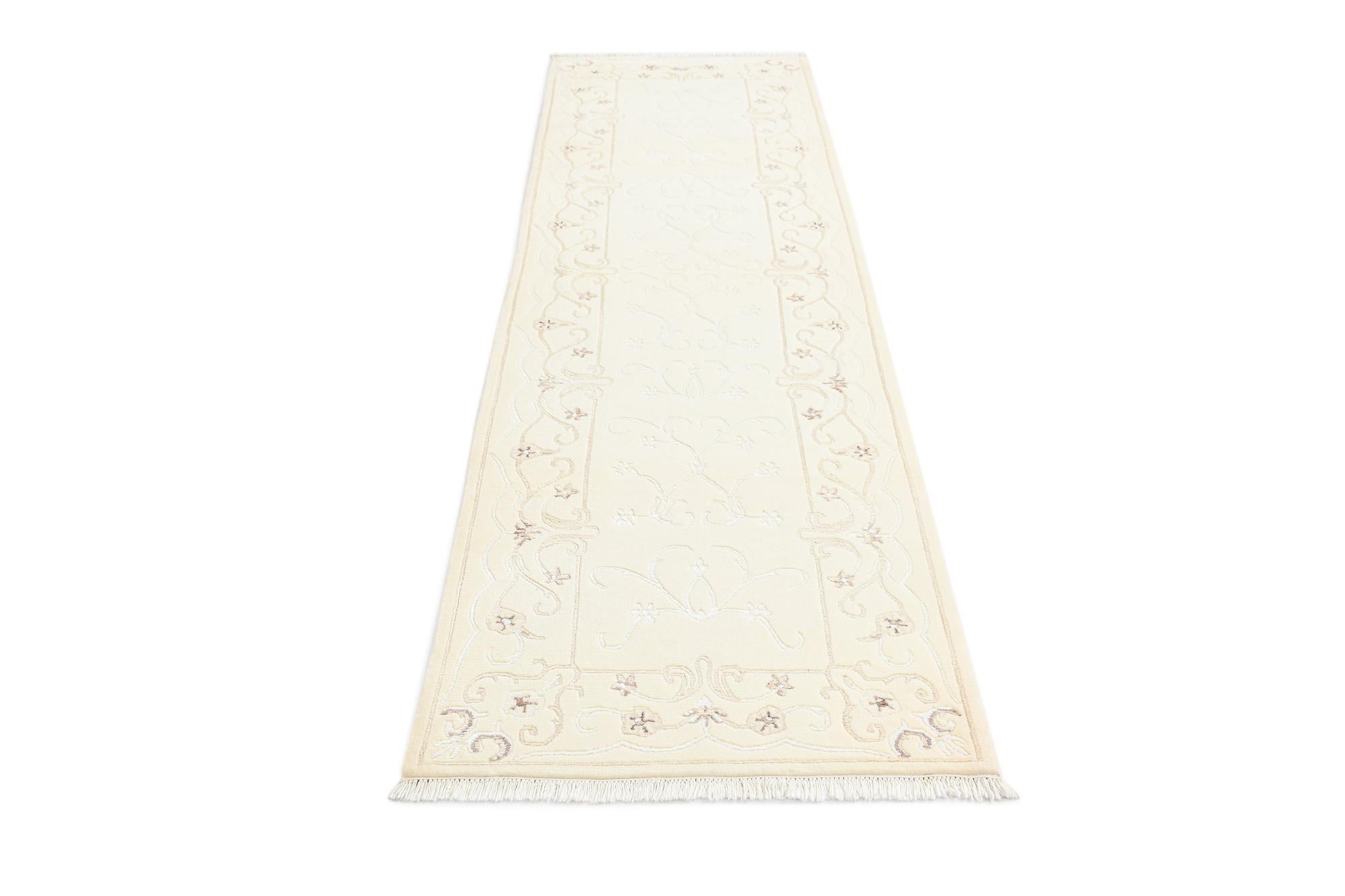 2' 8 x 10' Darya Runner Rug
