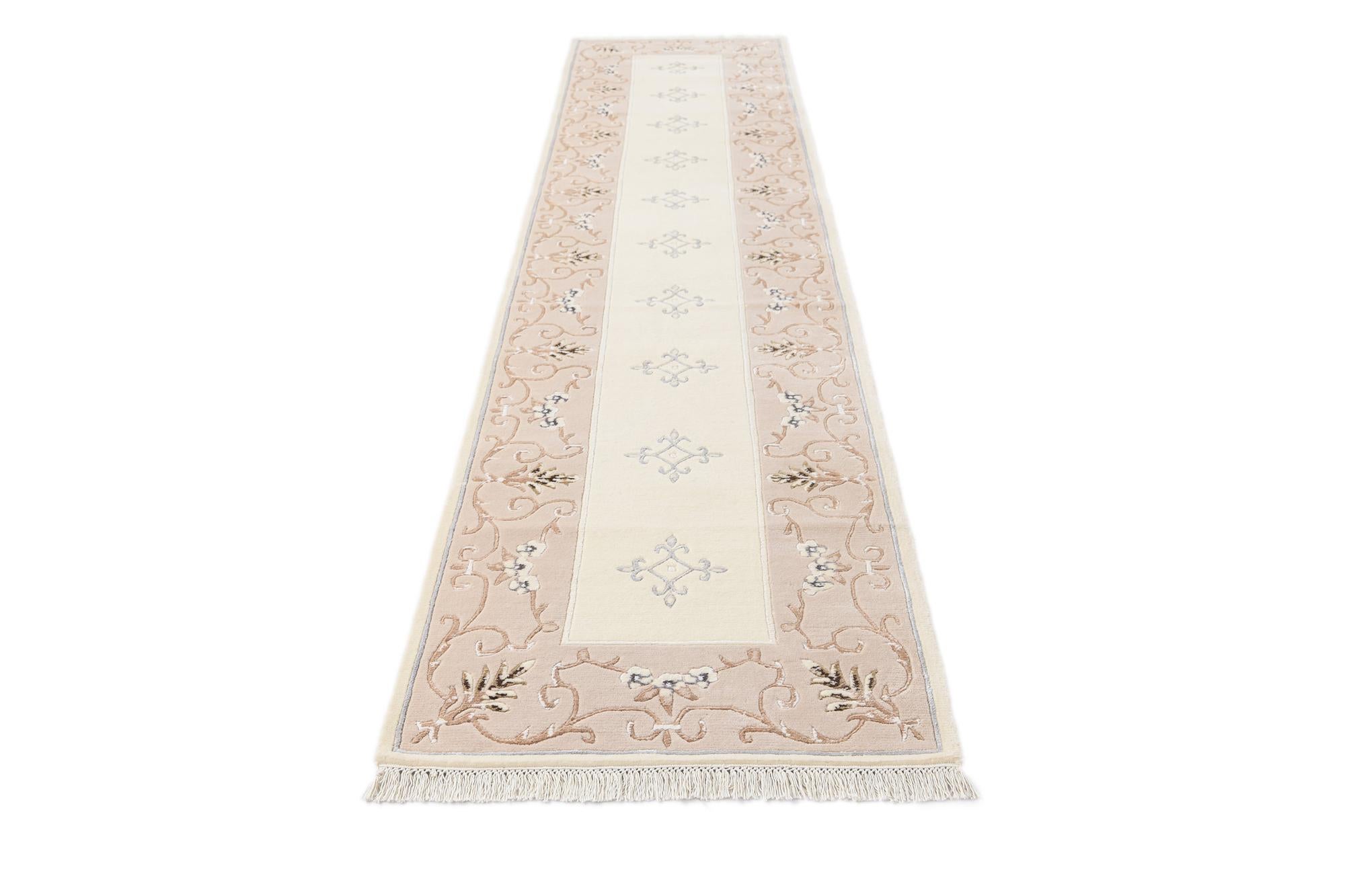2' 9 x 13' Darya Runner Rug