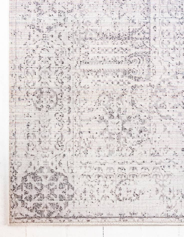 Detail image of 2' 7 x 10' Heritage Runner Rug