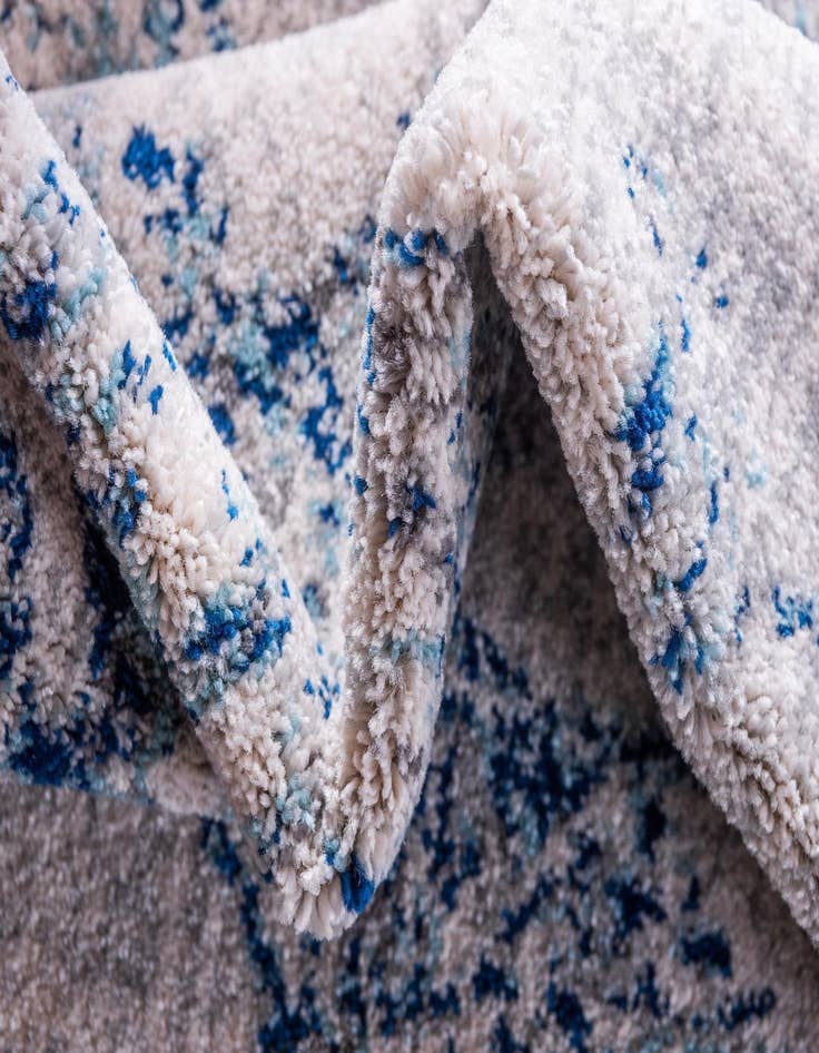 Detail image of 2' 7 x 10' Heritage Runner Rug