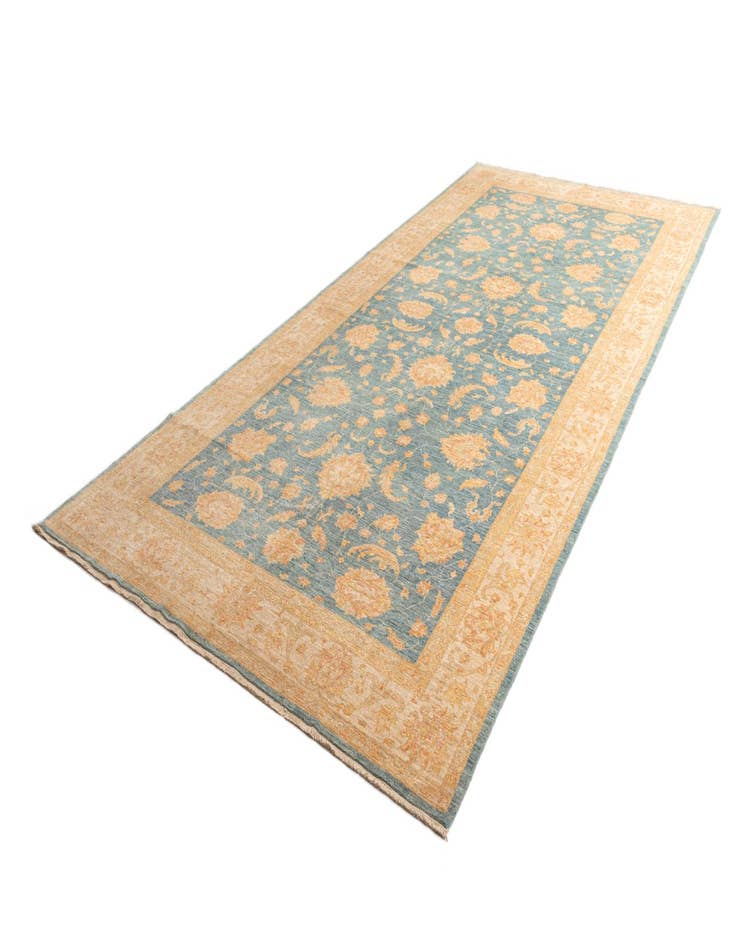 Detail image of 7' 10 x 16' 11 Kaizar Wool Runner Rug