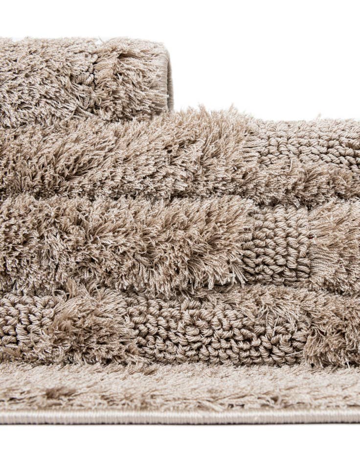 Detail image of 2' x 6' 9 Lattice Shag Runner Rug