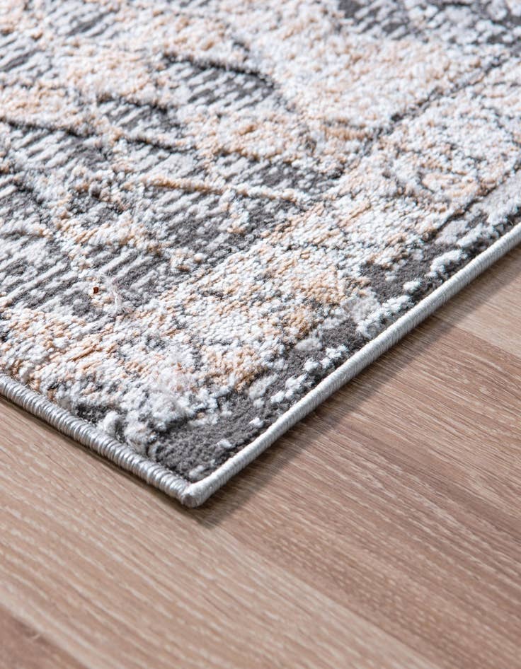 Detail image of 2' 2 x 6' Leipzig Runner Rug