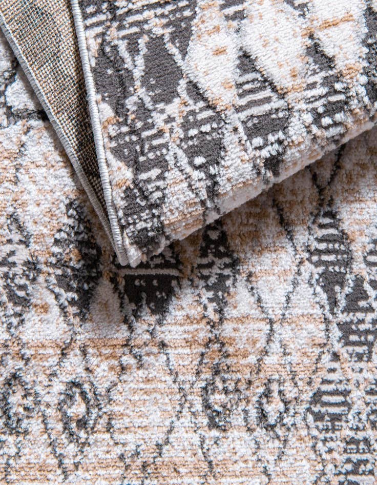 Detail image of 2' 2 x 6' Leipzig Runner Rug