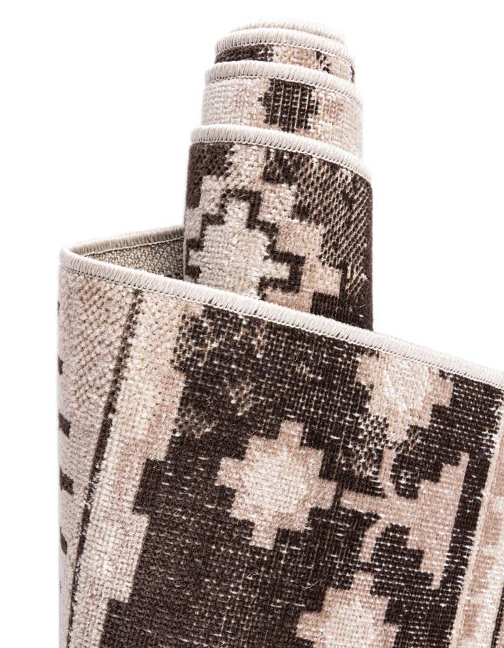 Detail image of 2' 7 x 10' Lucerne Runner Rug