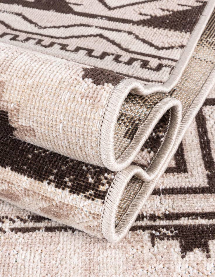 Detail image of 2' 7 x 10' Lucerne Runner Rug