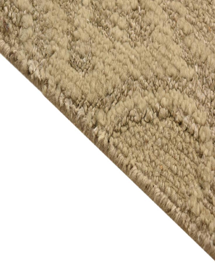 Detail image of 2' 9 x 8' 8 Hand Knotted Luna Runner Rug