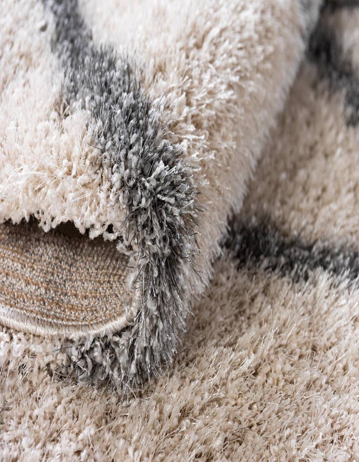 Detail image of 2' x 6' Luxury Trellis Shag Runner Rug