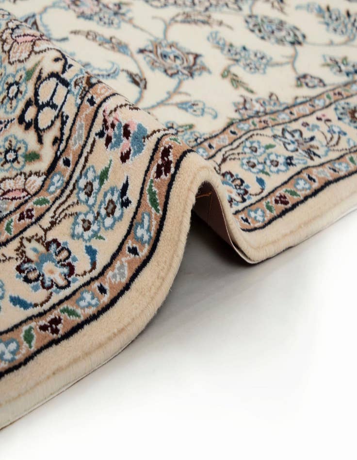 Detail image of 3' 3 x 25' 7 Nain Wool Runner Rug