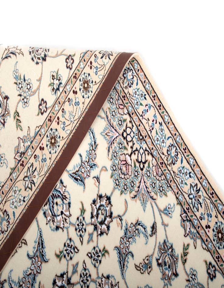 Detail image of 3' 3 x 25' 7 Nain Wool Runner Rug