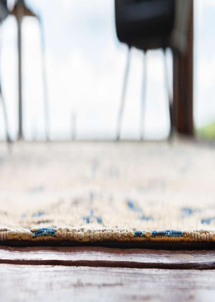 2' 7 x 5' 3 Easy-Clean Botanical Indoor / Outdoor Runner Rug