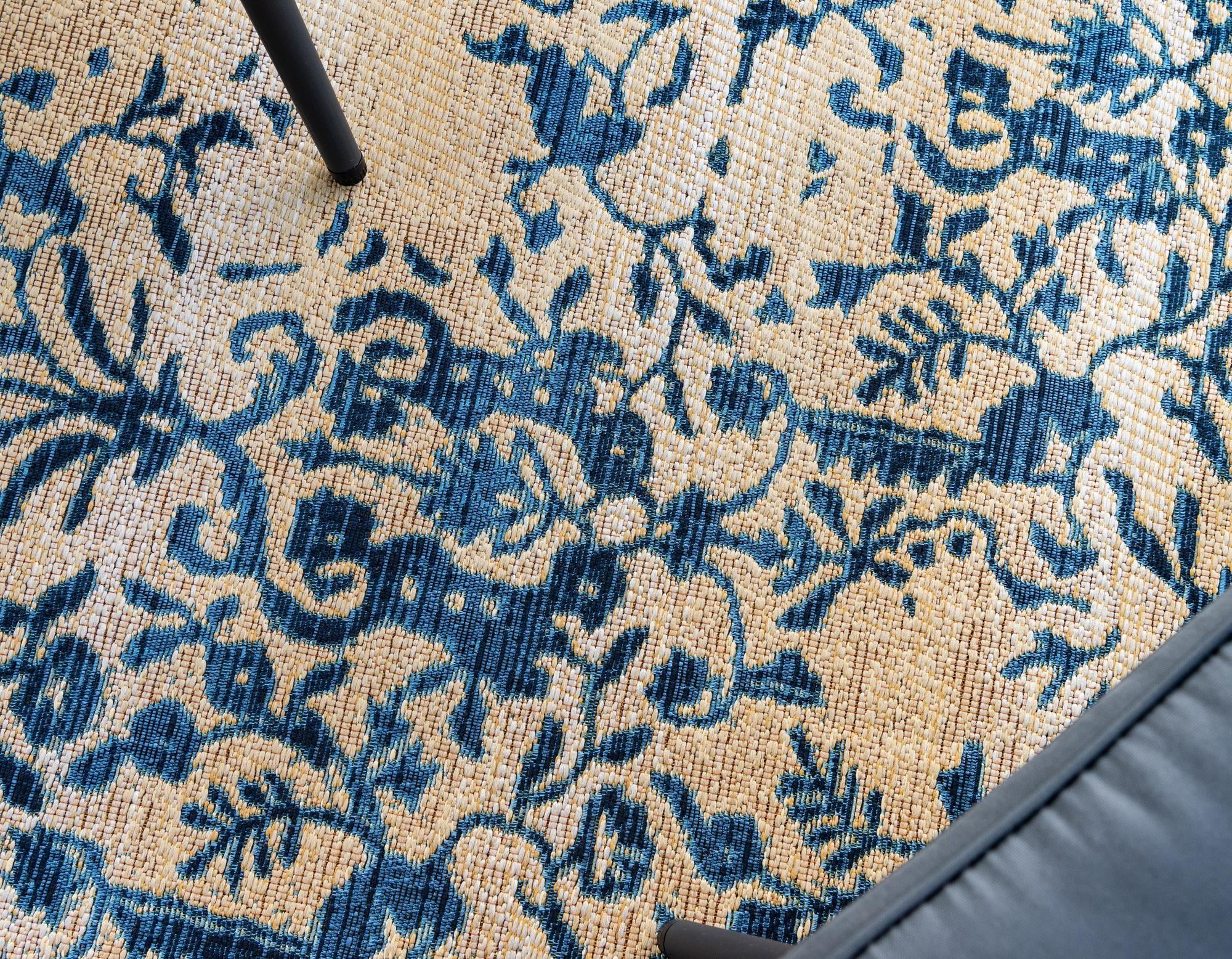 2' 7 x 5' 3 Easy-Clean Botanical Indoor / Outdoor Runner Rug