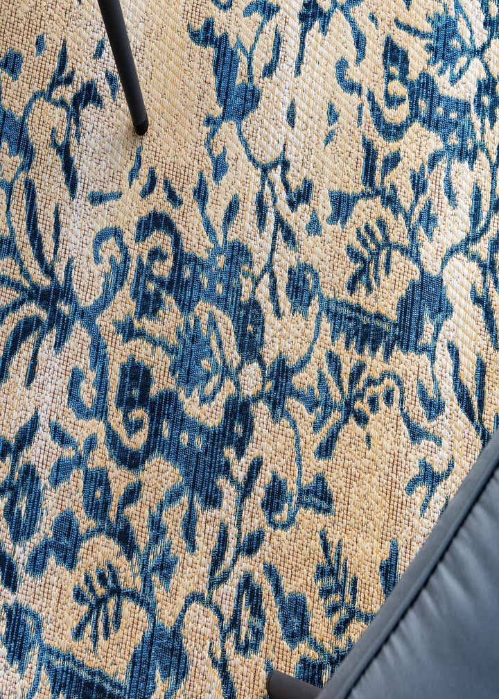 2' 7 x 5' 3 Easy-Clean Botanical Indoor / Outdoor Runner Rug