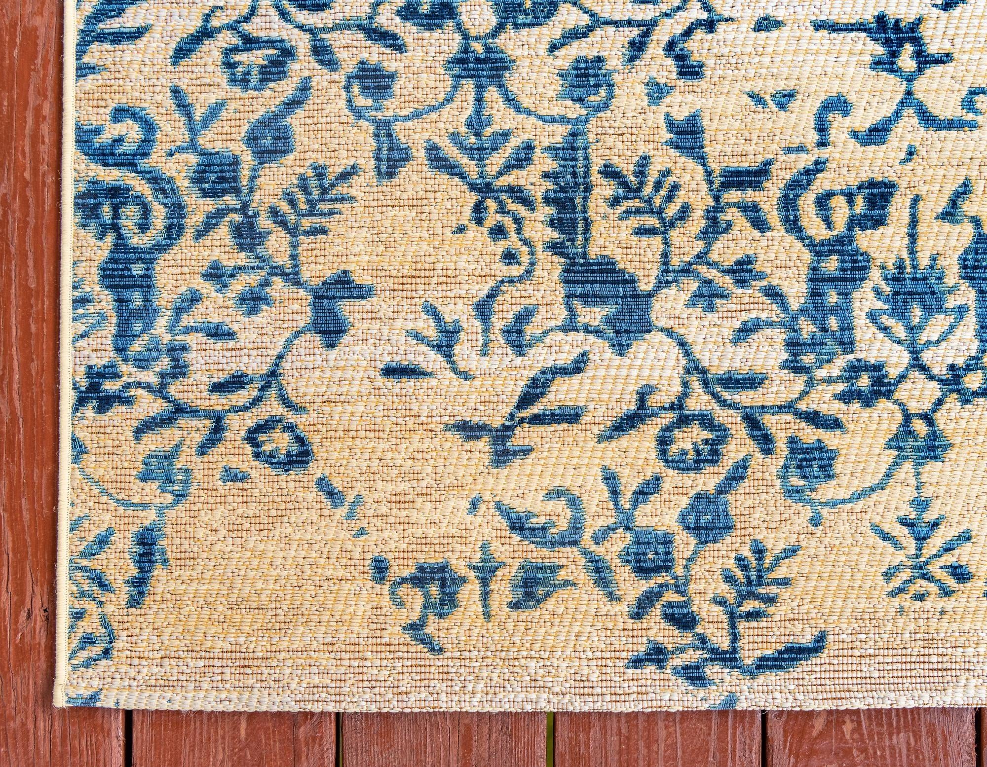 2' 7 x 5' 3 Easy-Clean Botanical Indoor / Outdoor Runner Rug