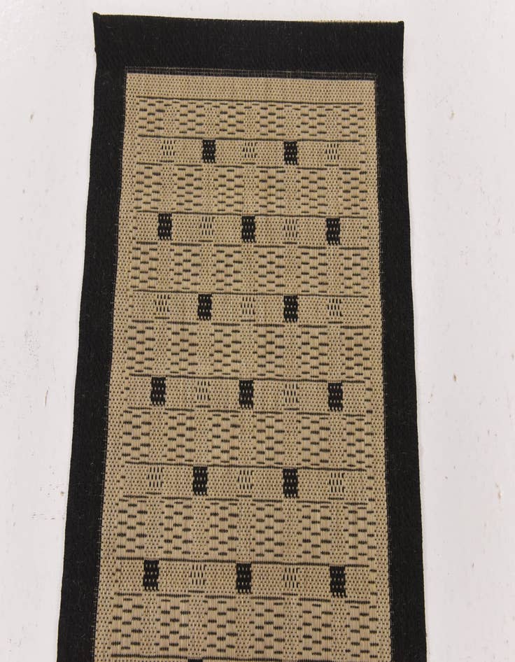 Detail image of 2' 3 x 7' Easy-Clean Modern Indoor / Outdoor Runner Rug