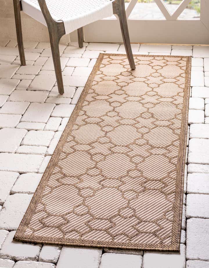 2' 2 x 6' Easy-Clean Trellis Indoor / Outdoor Runner Rug