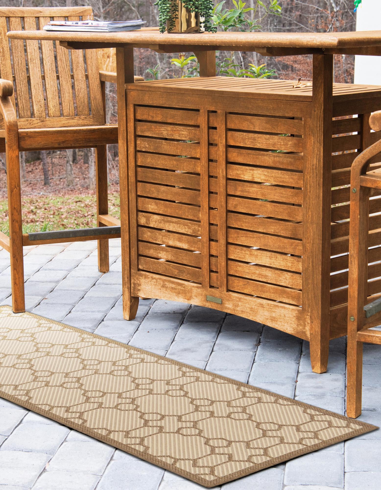 2' 2 x 6' Easy-Clean Trellis Indoor / Outdoor Runner Rug