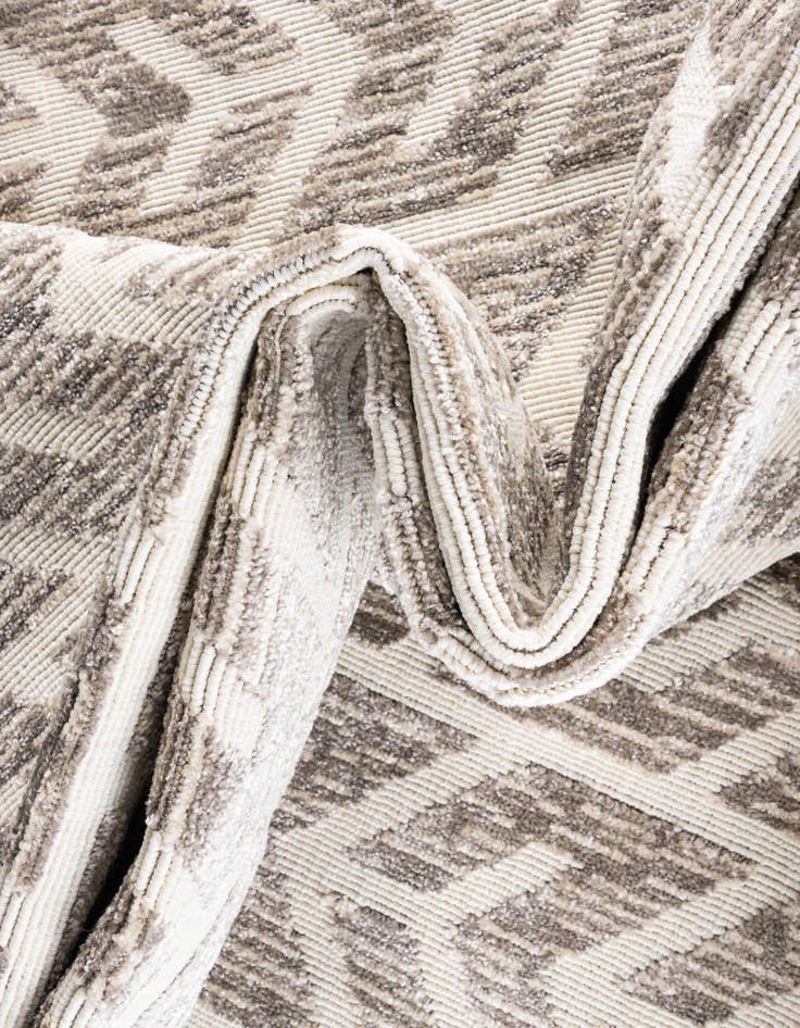 Detail image of 2' x 6' Easy-Clean Sabrina Soto Aston Indoor / Outdoor Runner Rug